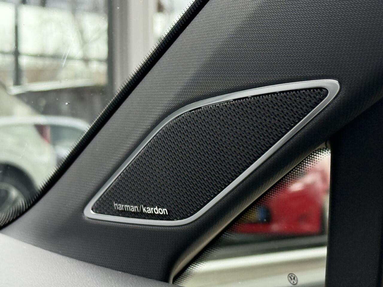 Volkswagen GOLF 1.5 eTSI AUT. *!* 2x R-LINE *!* PANODAK/ IQ LED/ RADAR/ 18 INCH/ CAMERA *!*