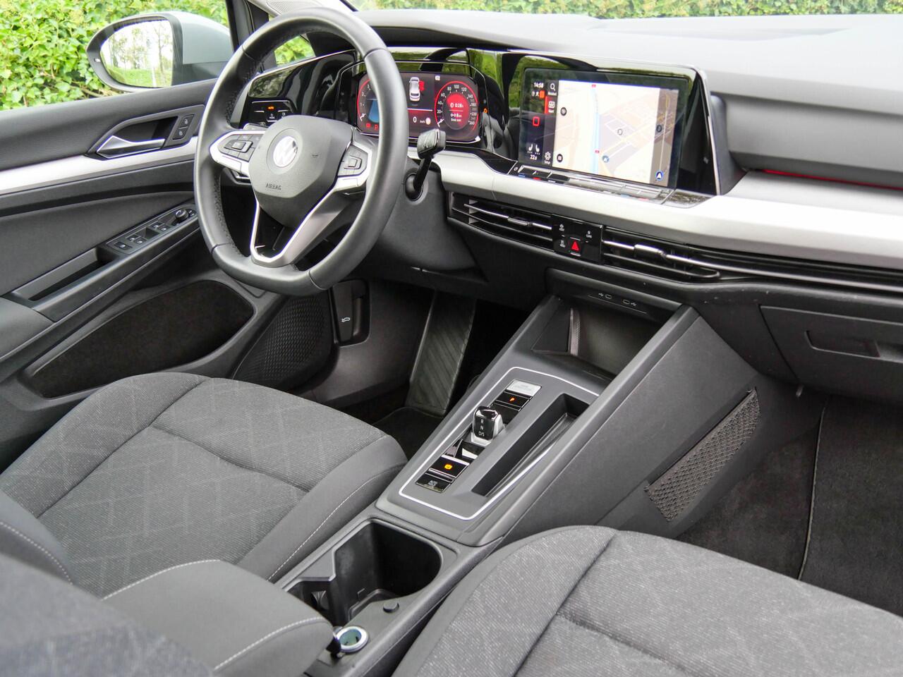 Volkswagen GOLF 1.5 eTSI 150PK Automaat Style | NAVIGATIE | CARPLAY | CRUISE CONTROL |