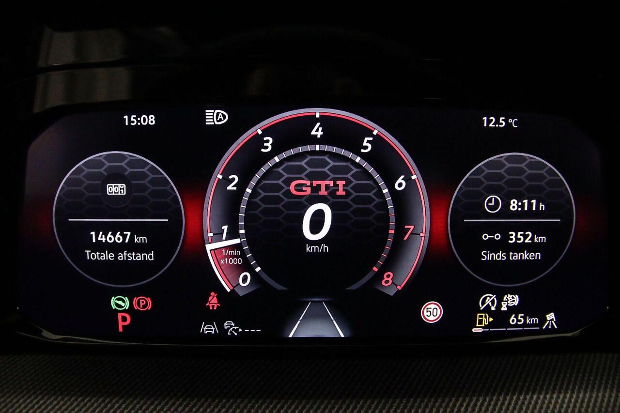 Volkswagen GOLF GTI Clubsport 2.0 TSI 300pk DSG Automaat Panoramadak, Black Style, LED matrix koplampen, Harman Kardon audio, Adaptive cruise control, Achteruitrijcamera