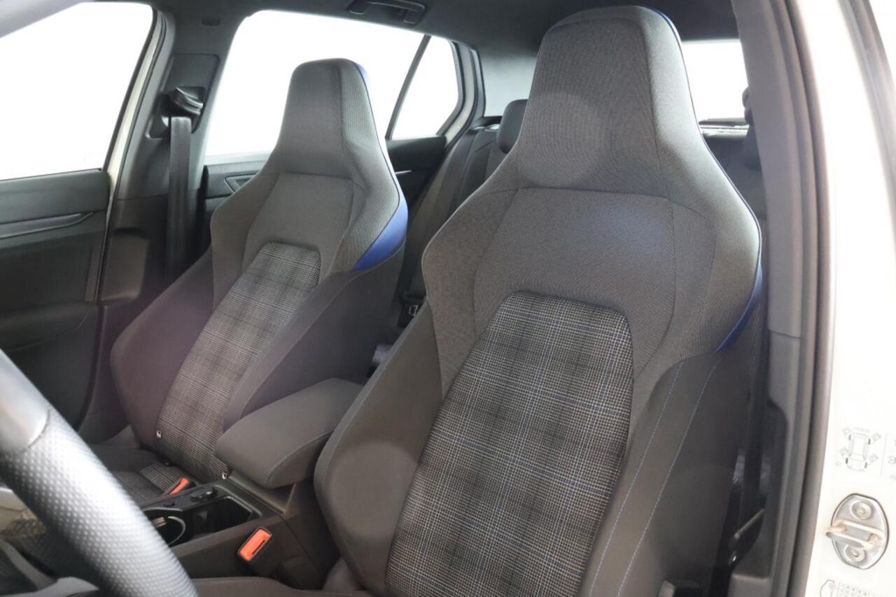 Volkswagen GOLF 1.4 eHybrid GTE 245PK - LED - 18 inch R-Line velgen - Winter pakket