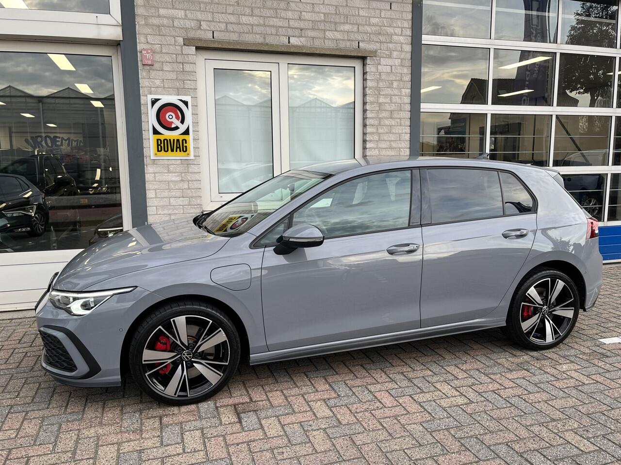 Volkswagen GOLF 1.4 eHybrid GTE / AUTOMAAT/ 245PK/ CAMERA/ PARK. SENSOREN/ PARK. ASSIST/ TRAVEL ASSIST/ IQ. LIGHT/ ADAPT. CRUISE/ DIGITAL DASH/ APP-CONNECT/ STOEL-STUUR VERWARM./ CLIMA/ NAVI/ 18" LMV