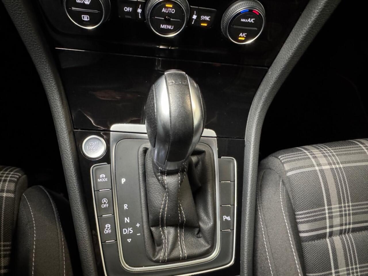 Volkswagen GOLF 2.0 TDI GTD / PANO / Virtual Cockpit / Camera / ACC /