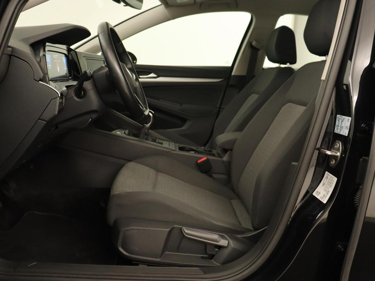 Volkswagen GOLF 1.0 TSI | Carplay | Trekhaak | Full LED | Climate control | Digital Cockpit | Speedlimiter | Bluetooth | Lichtsensor