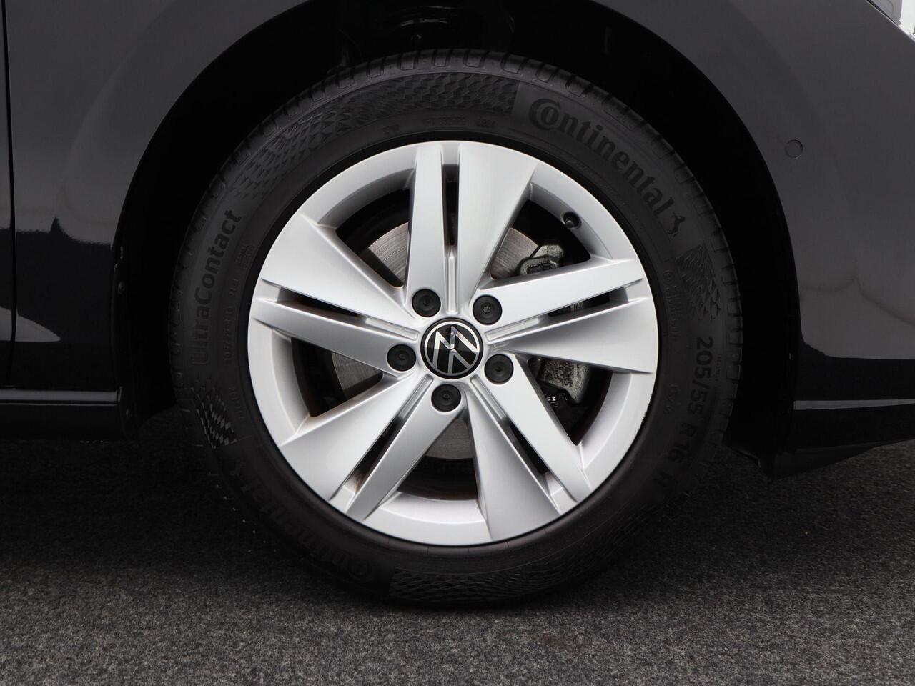 Volkswagen GOLF Variant 1.0 TSi 110 Pk Life Business | LED | Carplay | Parkeersensoren | Navigatiesysteem | Elektrische Stoel | 16 Inch | 47.068 Km!