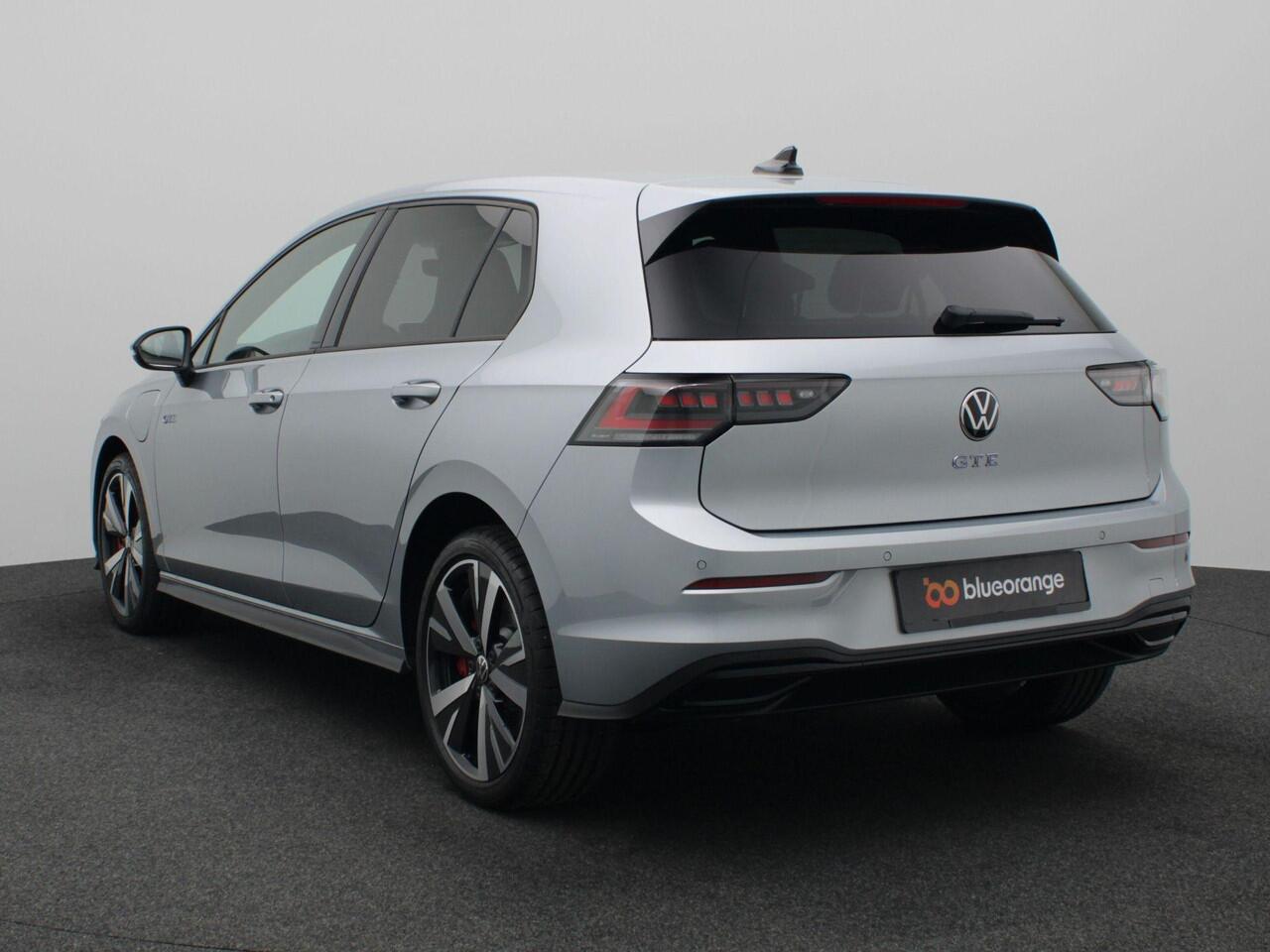 Volkswagen GOLF 1.5 eHybrid GTE 272PK DSG Side Assist, Achteruitrijcamera, Matrix-LED verlichting, 18" LM Velgen, Stoel-Stuurverwarming, Navi via Apple Carplay/Android Auto