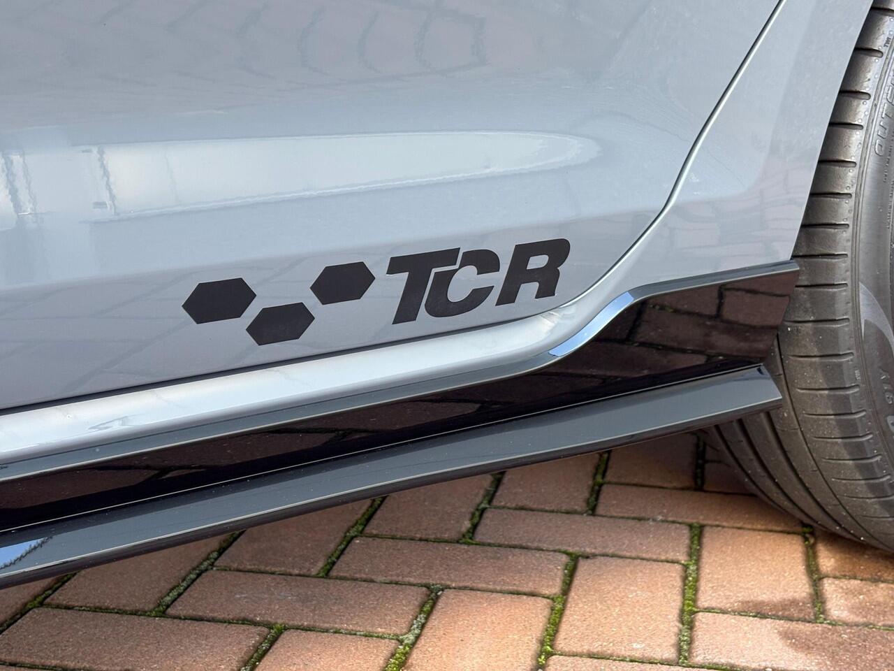 Volkswagen GOLF 2.0 TSI GTI TCR PANO | DCC | DYN