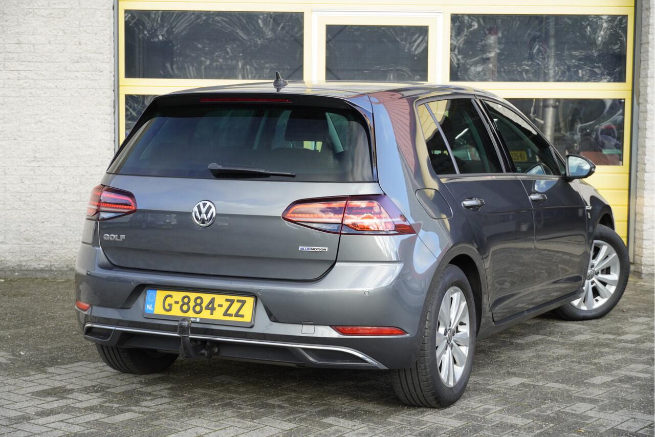 Volkswagen GOLF 1.5 TSI 131PK! 5drs Highline BJ2020 Lmv 16" | Led | Pdc | Navi | Dynamische knipperlichten | Panoramadak | Trekhaak | App-Connect | Virtual cockpit | Climate control | Cruise control | Sportstoelen | Extra getint glas