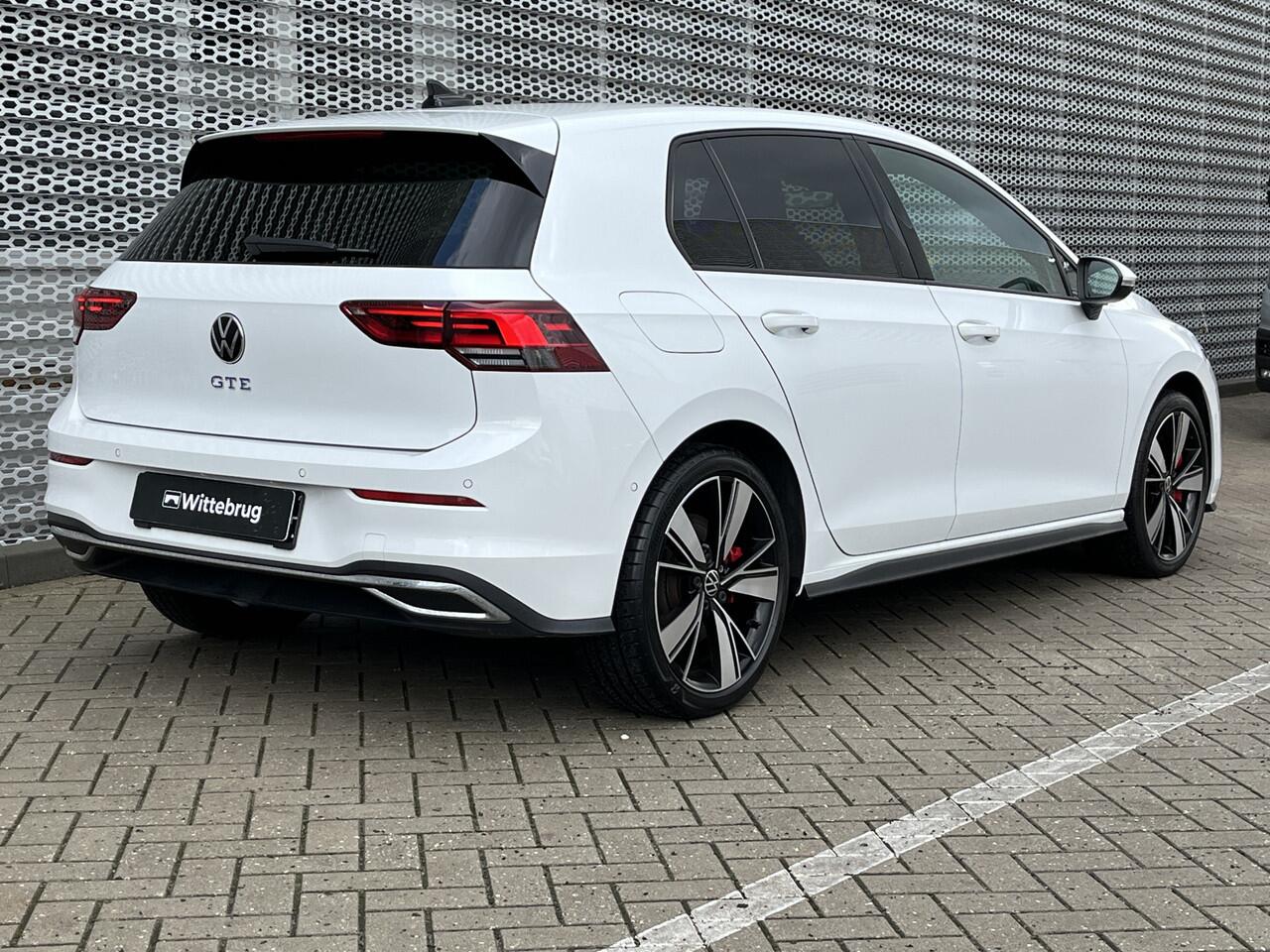 Volkswagen GOLF 1.4 eHybrid 245pk DSG GTE / Panoramadak / LED+ / Navigatie / Stuur & Stoelverwarming / Camera/ 18" LMV **