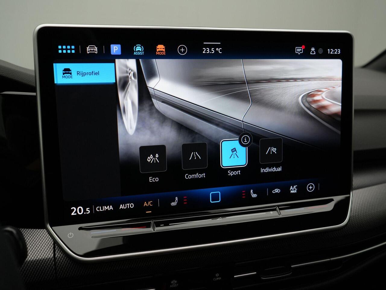 Volkswagen GOLF 1.5 eTSI 150 pk DSG R-Line Edition | Panoramadak | IQ Light | Head-up display | Stuur-/stoelverwarming | Achteruitrijcamera