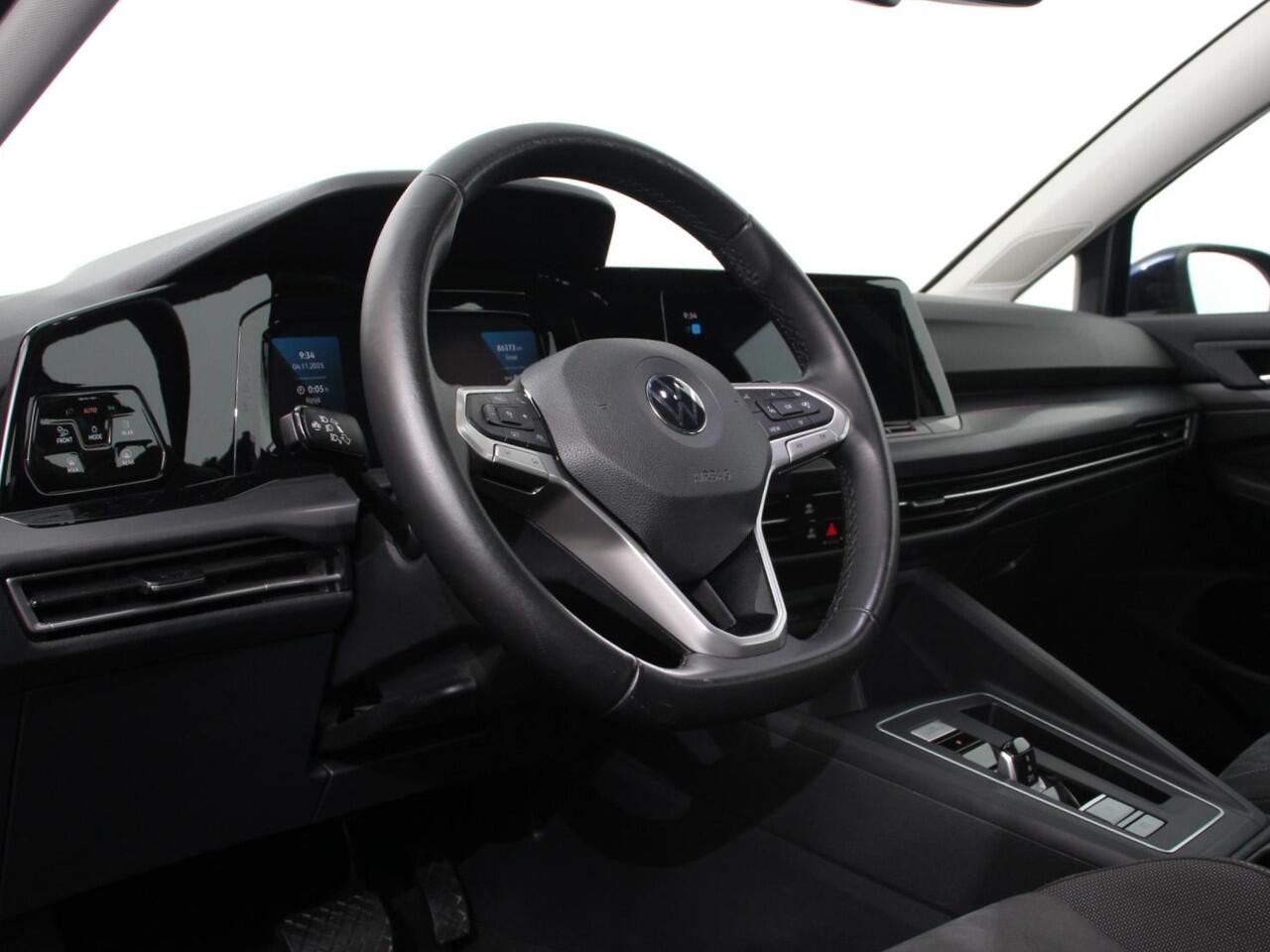 Volkswagen GOLF Variant 1.5 eTSI 150pk DSG Style | Navigatie | Apple Carplay/Android Auto | Climate Control | Camera | Parkeersensoren | Park Assist | Adaptive Cruise control | Wegklapbare trekhaak | Stoel- en stuurverwarming | Climatronic | Virtual Cockpit
