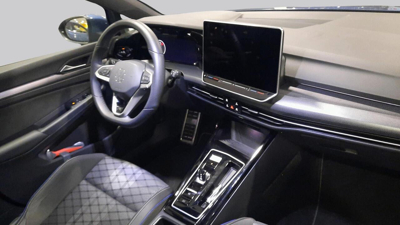 Volkswagen GOLF 1.5 eTSI Automaat R-Line Edition | Demo | LED Matrix | 18" York velgen |