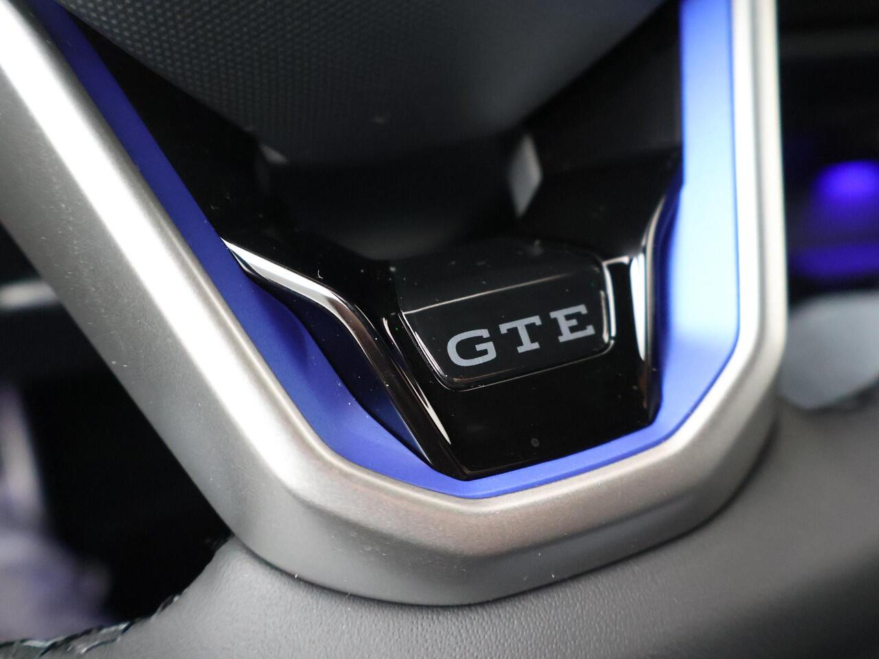 Volkswagen GOLF 8 GTE 1.5 eHybrid 200 kW / 272 PK Hatchback 6-DSG | Panoramadak | Black Style |