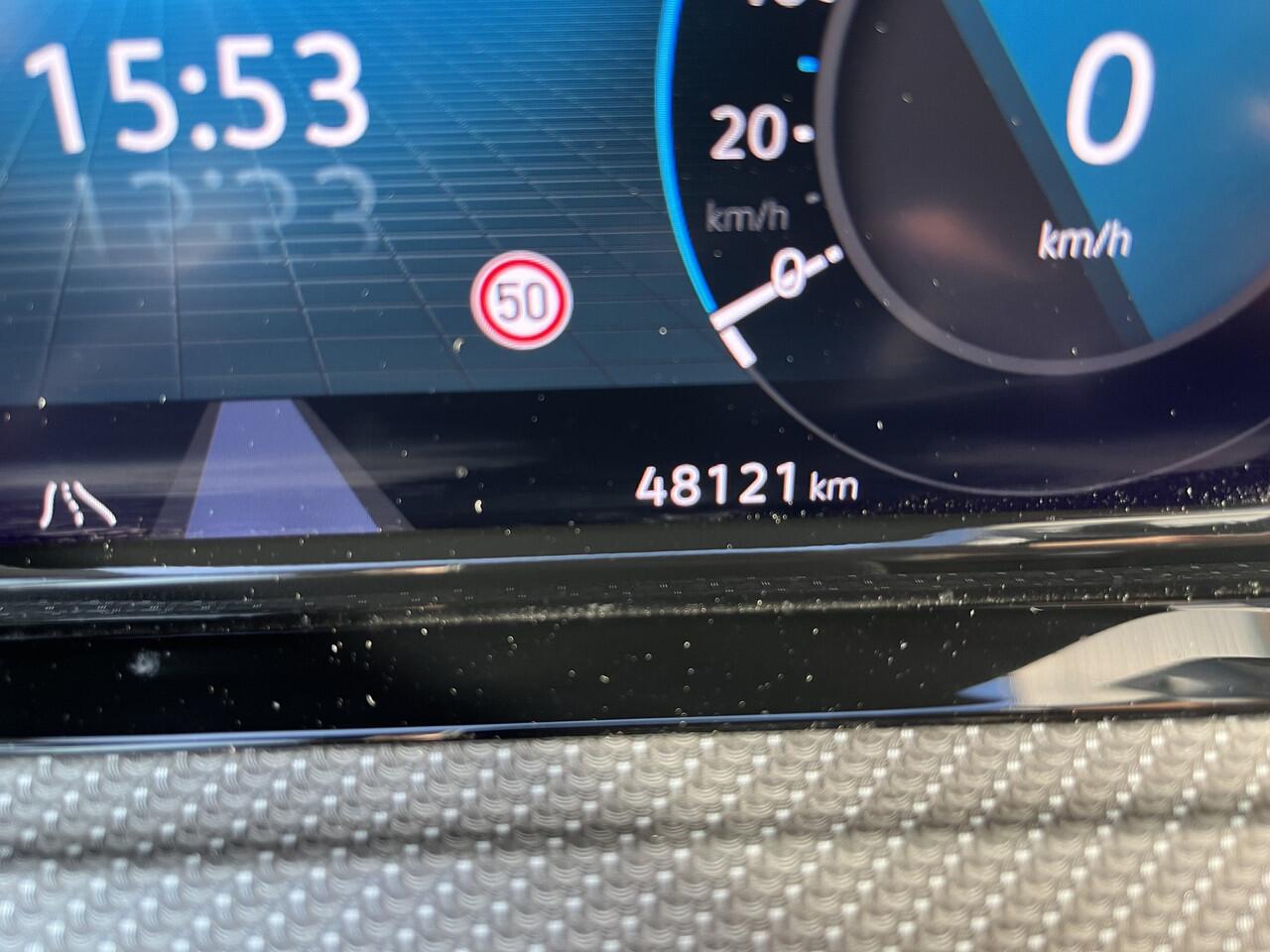 Volkswagen GOLF Variant 1.5 eTSI R-Line / AUTOMAAT/ PANO/ 2X R-LINE/ IQ. LIGHT V & A/ STUUR + STOEL VERWARM./ CAMERA/ ACC/ APP CONNECT/ RIJ-MODI/ DIGITAL DASH/ NAVI/ CLIMA/ DAB/ 17'' LMV