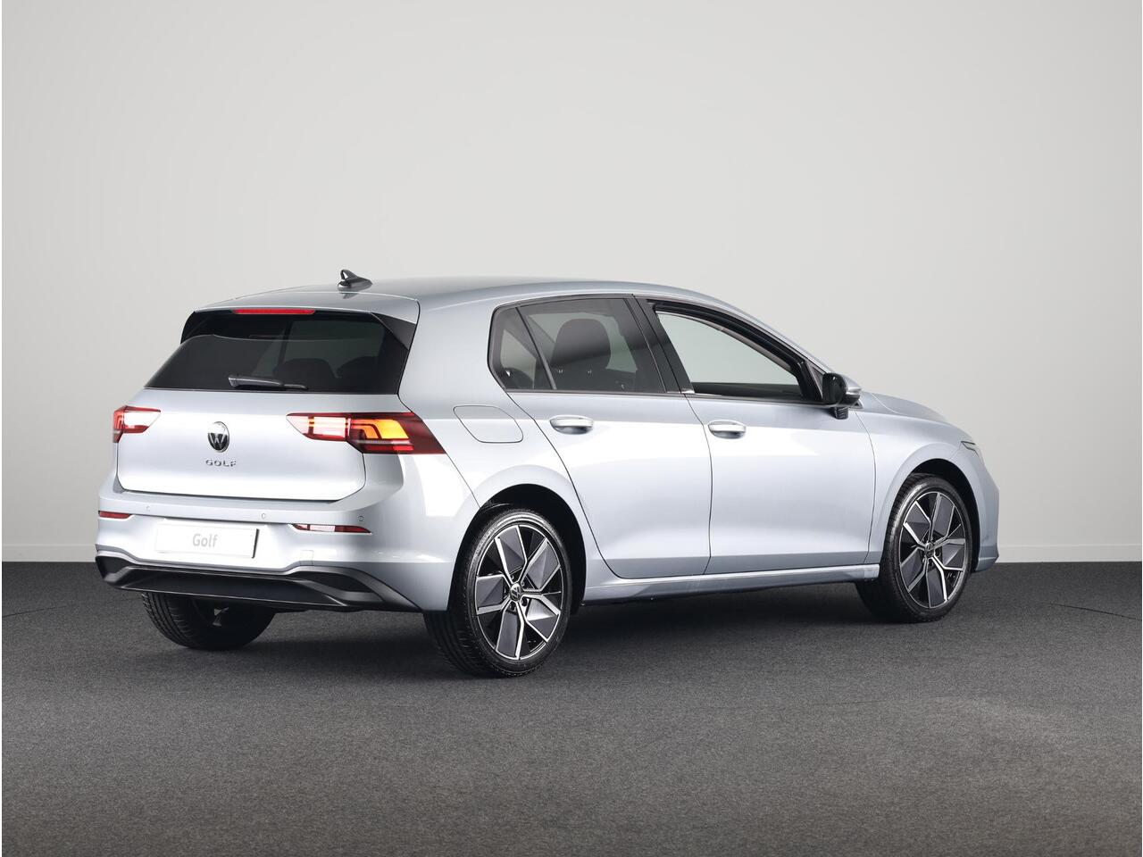 Volkswagen GOLF Oranje Edition 1.5 TSI 85 kW / 116 pk Hatchback 6 versn. Hand | Apple Carplay & Android Auto| Camera | Stoel & Stuurverwarming | Led |