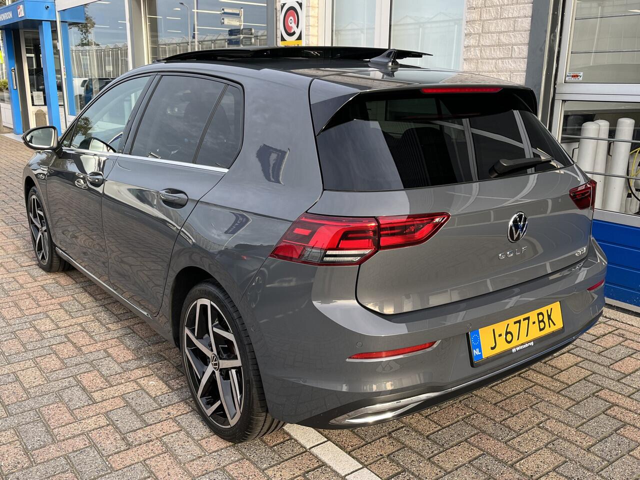 Volkswagen GOLF 1.5 eTSI Style / AUTOMAAT/ PANO/ CAMERA/ PARK. SENSOREN/ MEMORY SEATS/ LED/ NAVI/ 18" LMV/