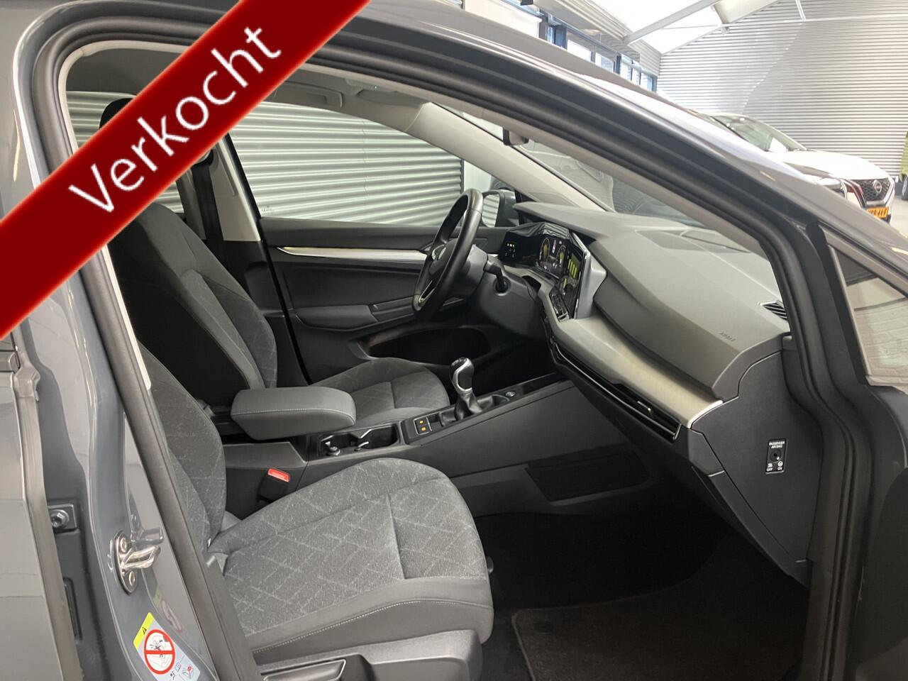 Volkswagen GOLF 1.5 TSI/PDC V+A/18 INCH/NAVI/CARPLAY/STOEL/STUUR VERW/ENZ