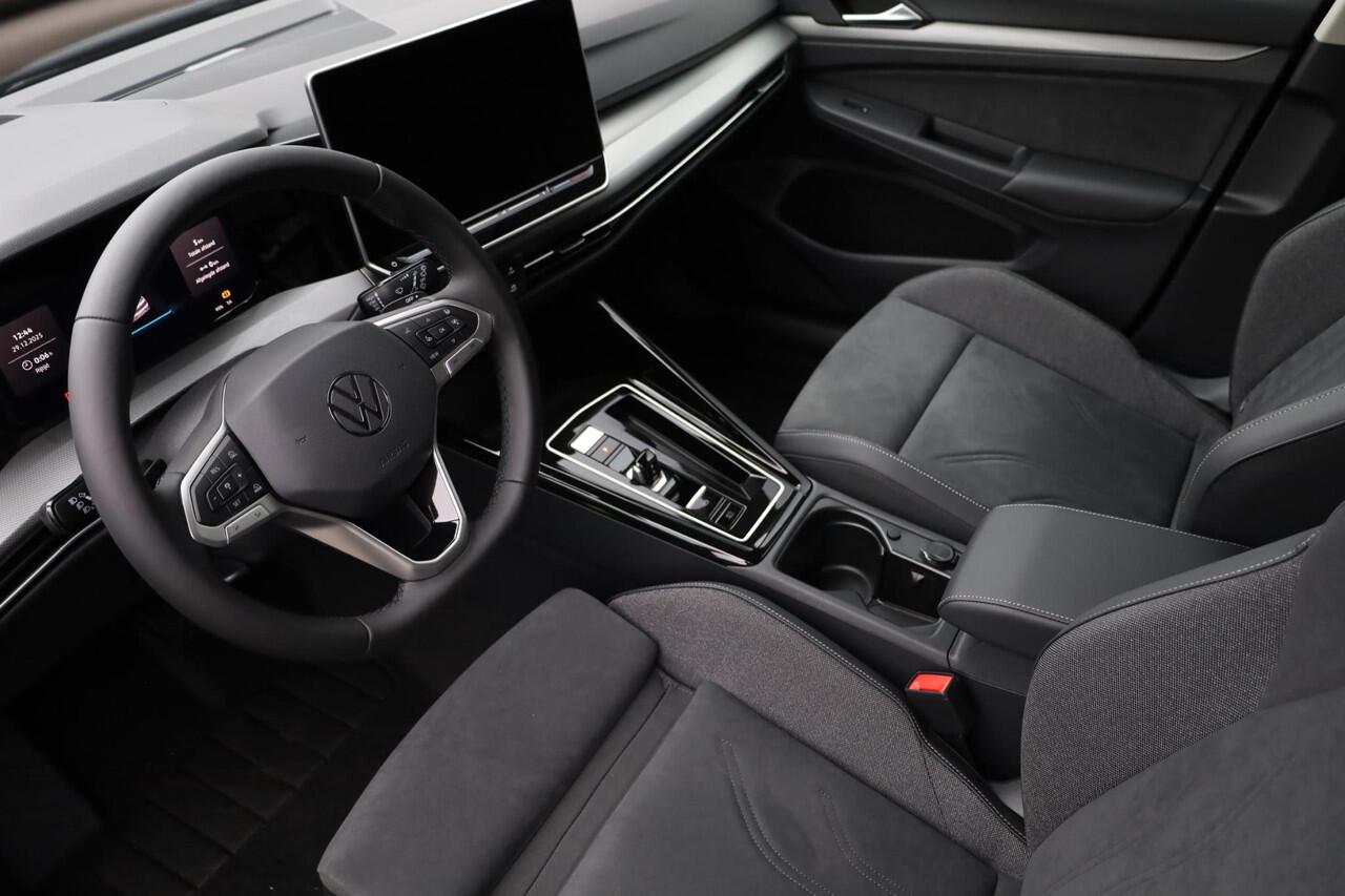 Volkswagen GOLF 1.5 eHybrid Style Edition 204PK / 150kW LED Matrix IQ.Light, 360° camera, Apple Carplay & Android Auto, achteruitrijcamera, head-up display, 3-zone Climatronic, draadloos telefoon laden, voorstoelen verwarmbaar met massagefunctie, dynamische grootlichtass