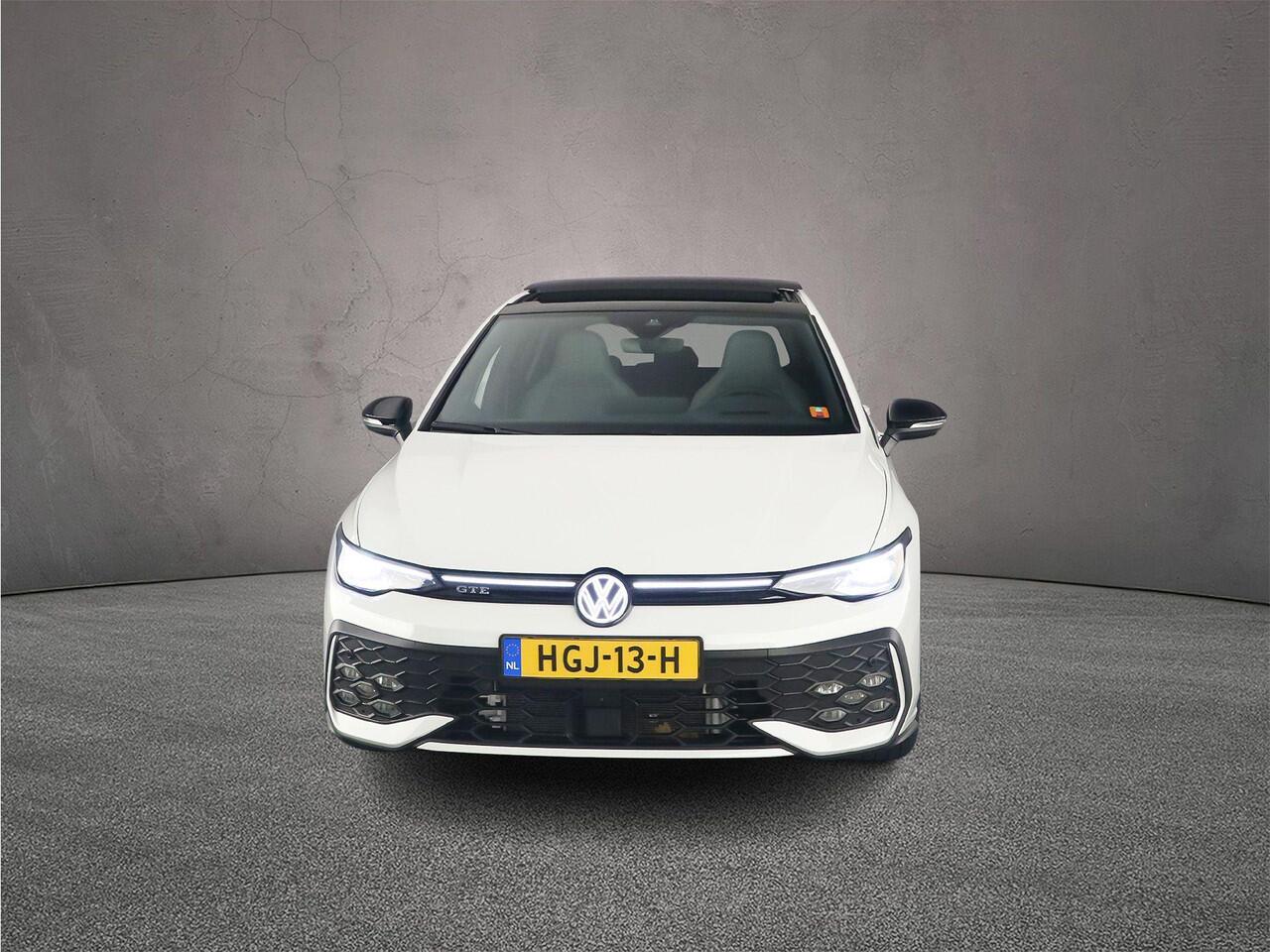 Volkswagen GOLF GTE 1.5 TSI eHybrid 272pk DSG Automaat Lederen bekleding, Adaptive cruise control, Panoramadak, Head up display, 360 camera, Achteruitrijcamera