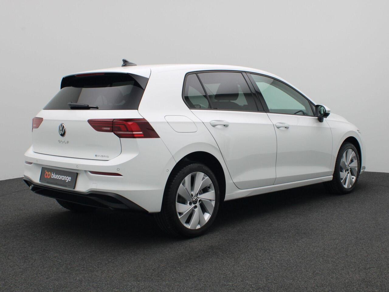 Volkswagen GOLF 1.5 eHybrid Life Edition 204PK DSG Navi via Apple Carplay/Android Auto, Achteruitrijcamera, Stoel-Stuurverwarming, Keyless, 17" LM Velgen, Adaptieve cruise control