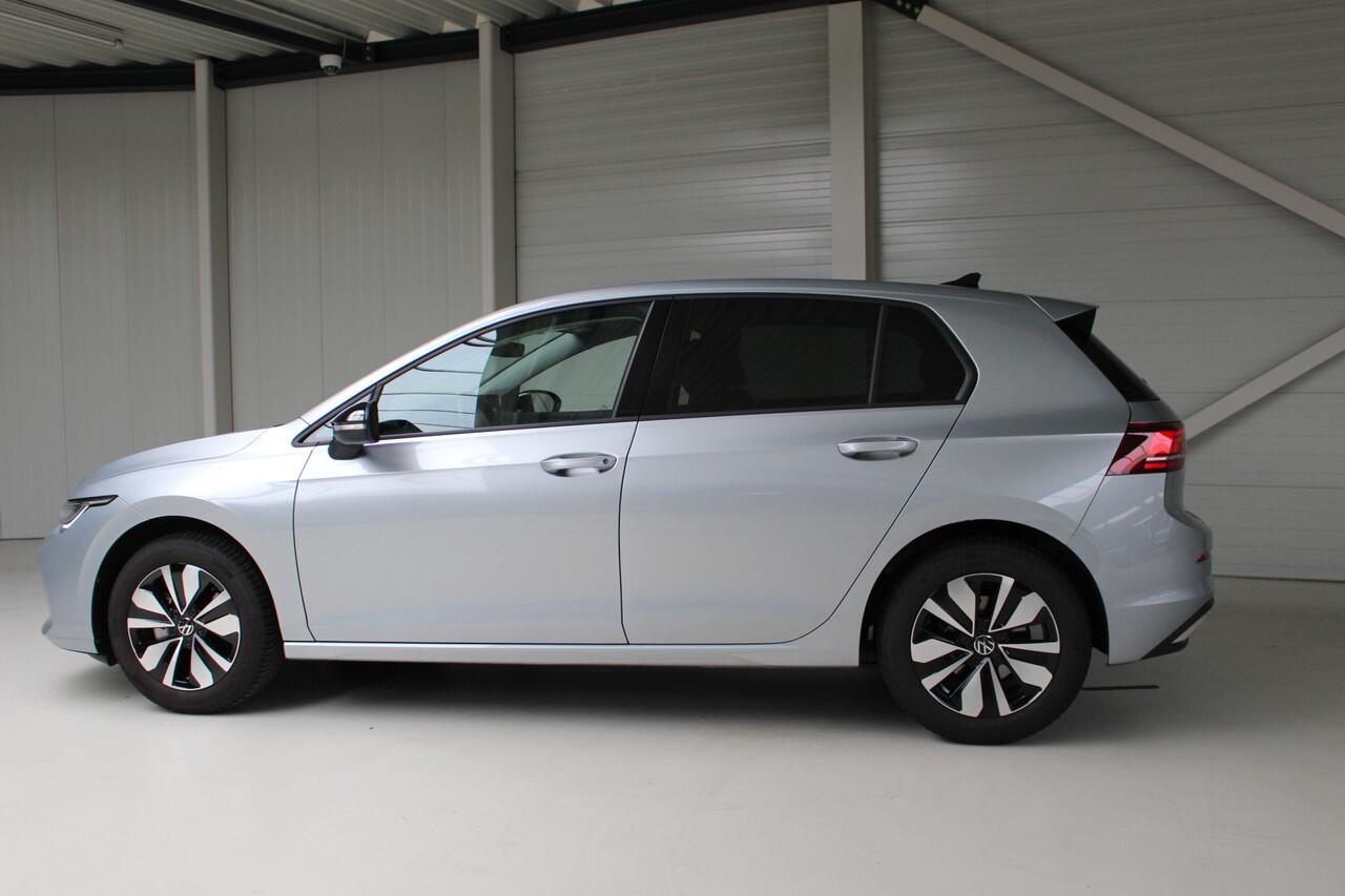 Volkswagen GOLF 1.5 TSI Goal Navigatie | 16"Velgen | Dodehoek assistent | Stoelverwarming | Led verlichting