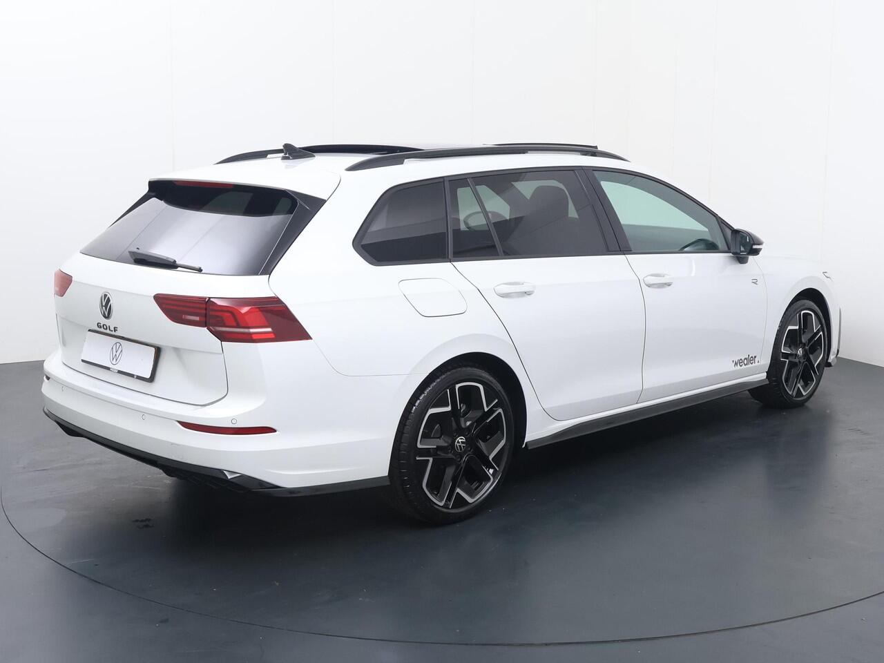 Volkswagen GOLF Variant R-Line-Edition 1.5 eTSI 85 kW / 116 pk Variant 7 v ersn. DSG | Panoramadak | Black Style | Assistance plus pakket |