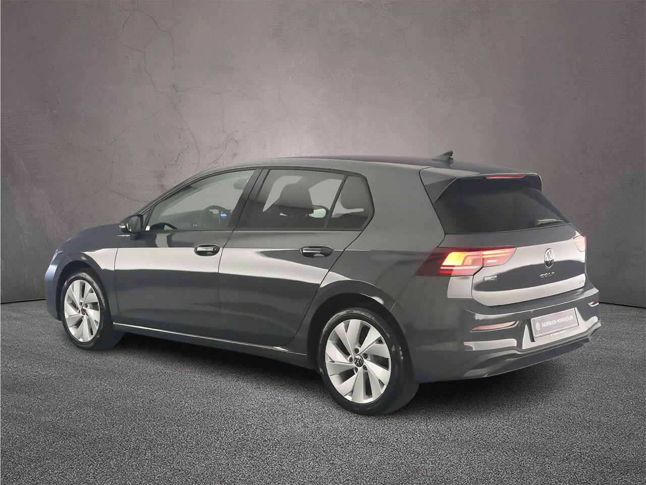 Volkswagen GOLF Life Edition 1.5 eTSI 115pk DSG Automaat Adaptive cruise control, Achteruitrijcamera, Stoelverwarming, LED koplampen, Parkeersensoren, App connect