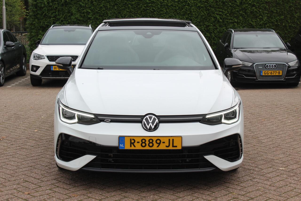 Volkswagen GOLF 2.0 TSI R 4Motion / Panoramadak / Camera / Sportuitlaat / 19'' / Matrix LED / Keyless / CarPlay / Stoelverwarming / Dodehoek / DAB / ACC