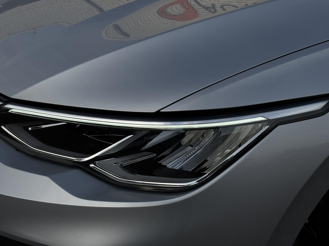 Volkswagen GOLF Variant 1.0 TSI Life / NL-Auto / Navi / Applecarplay/AndroidAuto / 19 inch Velgen / Lederen Bekleding /