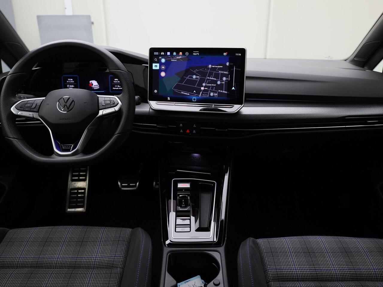 Volkswagen GOLF 1.5eHybrid 200kW/272PK GTE · Panoramadak · 360°Camera + Parkeersensoren · Stoelverwarming · Garantie t/m 23-03-2030 of 100000km.