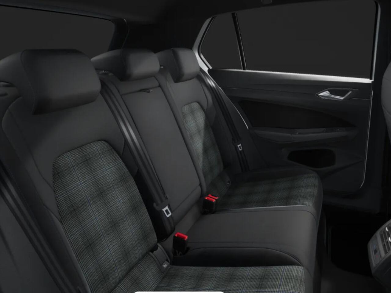 Volkswagen GOLF GTE 1.5 eHybrid 272 pk 6 versn. DSG · Assistance Pakket Plus · Multimedia Pakket Plus · Panoramaschuif-kanteldak · Trekhaak inklapbaar, met elektrische ontgrendeling