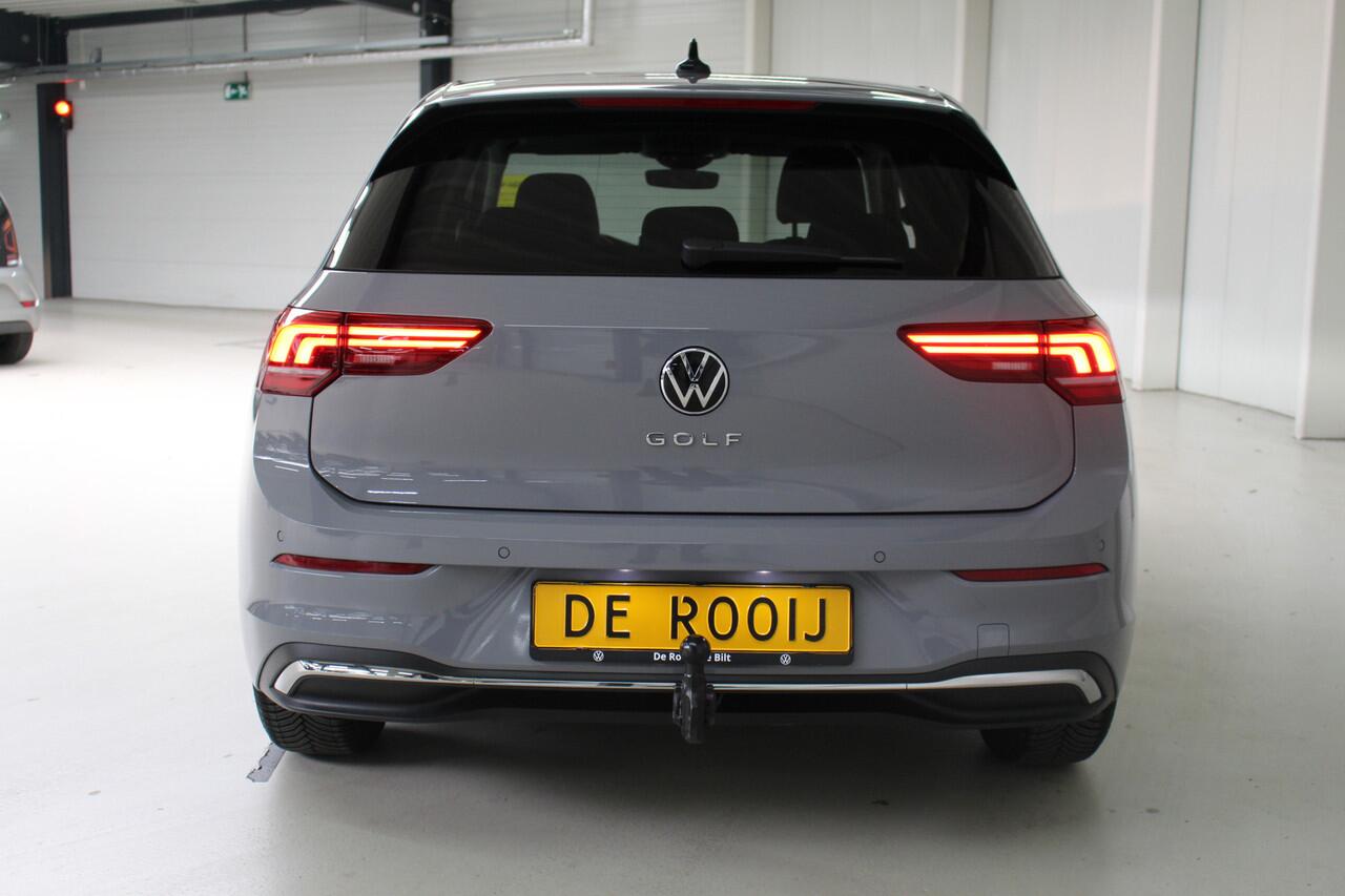 Volkswagen GOLF 1.5 TSI Goal Navigatie | Trekhaak | Dodehoekassistentie | 16" Velgen Zürich