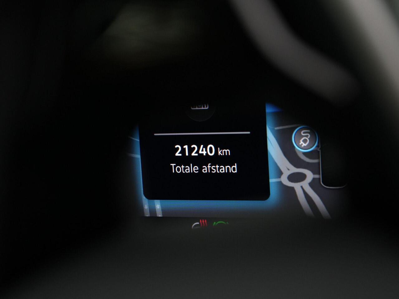 Volkswagen GOLF 1.5 eTSI 150 pk DSG R-Line Edition | Panoramadak | IQ Light | Head-up display | Stuur-/stoelverwarming | Achteruitrijcamera