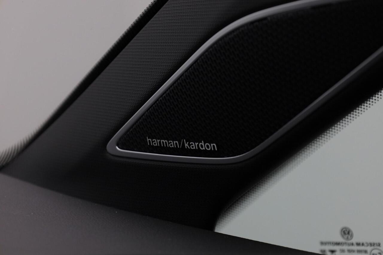 Volkswagen GOLF 1.5 eTSI 150 pk DSG R-Line | Trekhaak | Panoramadak | IQ Light | Harman/Kardon | Head-up display | Stuur-/stoelverwarming | Keyless | Side Assist