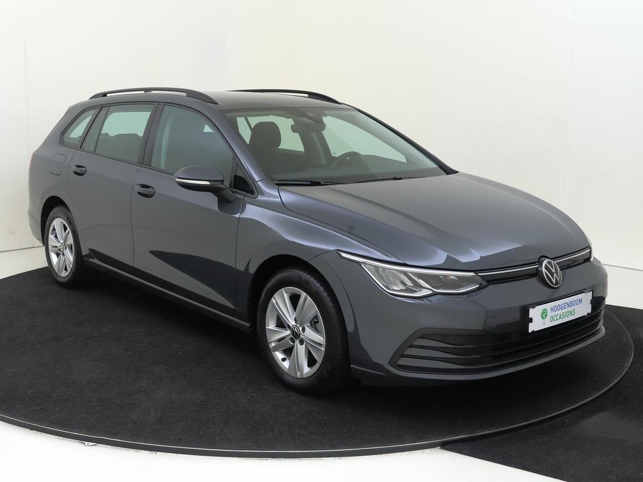 Volkswagen GOLF Variant 1.0 eTSI Life | Parkeersensoren | Adaptieve cruise control | Digital cockpit | Electronic climate control | CarPlay | Sfeerverlichting |