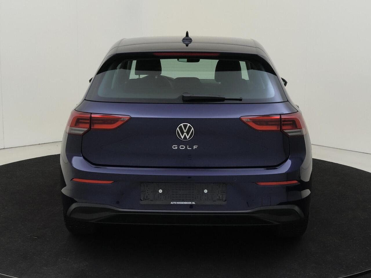 Volkswagen GOLF 1.0 TSI Life | Achteruitrijcamera | Navigatie | Dodehoek detectie | Adaptieve cruise control | Elektrisch inklapbare buitenspiegels | CarPlay | Sfeerverlichting |