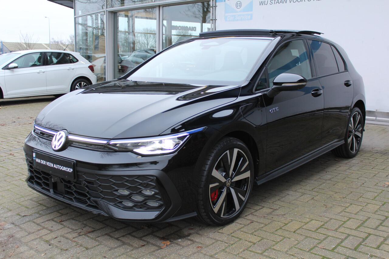 Volkswagen GOLF 1.5 eHybrid GTE 272 pk | Panorama dak | Stoel/Stuur verwarming | 360* Camera | Schuif/Kantel dak | Adaptive cruise controler | Keyless start | Apple CarPlay/Android Auto | Draadloze telefoonlader | IQ.Lights | Climate controle | Parkeersensoren V+A | Navi