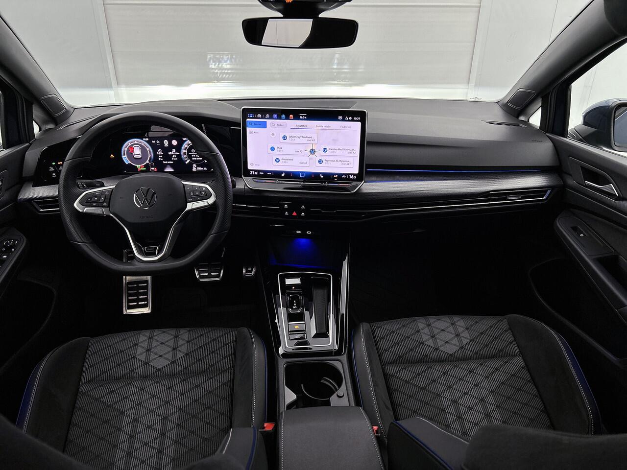 Volkswagen GOLF 1.5 eTSI R-Line Edition Stoelverwarming | Climate Control | Lichtmetalen velgen | 360-Camera