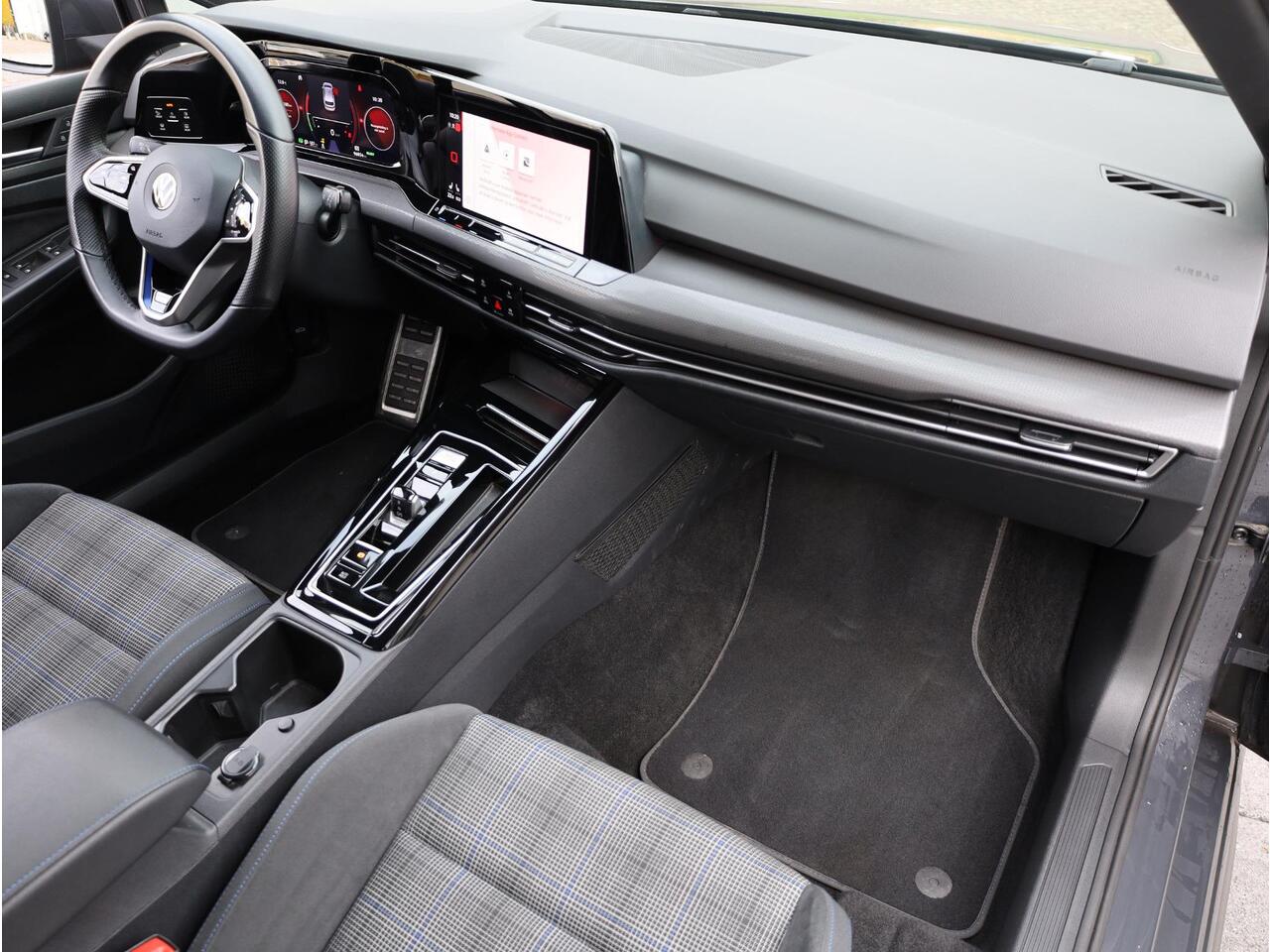 Volkswagen GOLF GTE 1.4 eHybrid 245PK | Achteruitrijcamera | Stoel&Stuurverwarming | Carplay/Android | Virtual | LED | DAB |