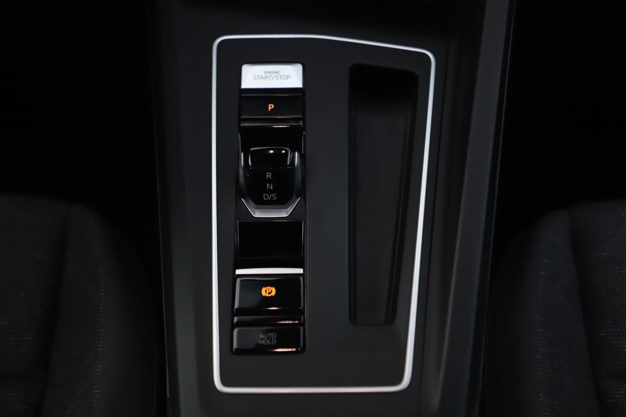 Volkswagen GOLF Variant 1.0 eTSI Life Automaat Virtual Cockpit Navigatie Draadloos Carplay Android Stuur & Stoelverwarming