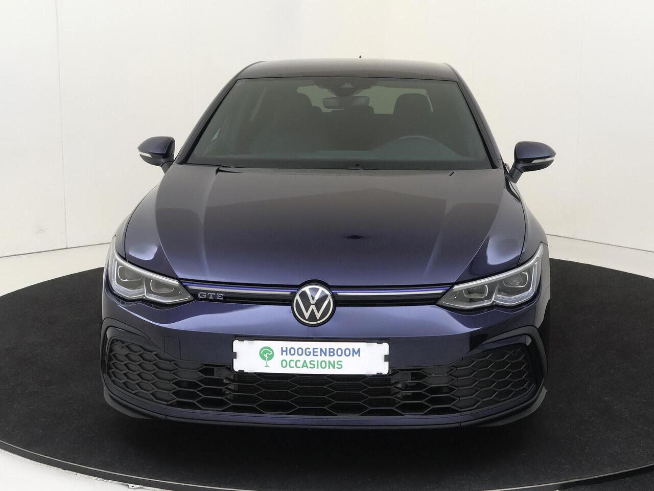 Volkswagen GOLF 1.4 eHybrid GTE | SoH 95% | Stoel- en stuurwielverwarming | Navigatie | Adaptieve cruise control | Achteruitrijcamera | 3-zone airco | CarPlay | Sfeerverlichting |