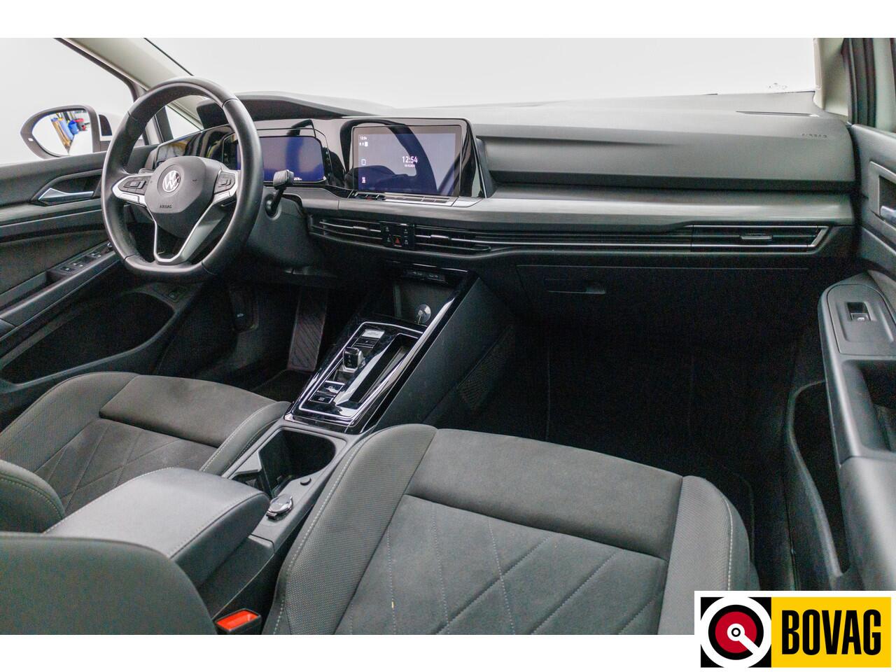 Volkswagen GOLF 1.4 eHybrid 204 PK | Camera | Elec. Ergo best. stoel met geheugen en massage | Adap.Cruise, Travelassist, Navigatie, App. connect, IQ Led