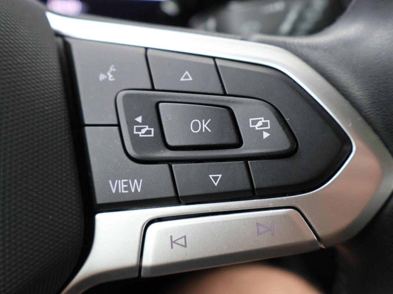 Volkswagen GOLF 1.0 TSI Life | 110 PK | Adaptive Cruise Control | Parkeersensoren | Navigatie