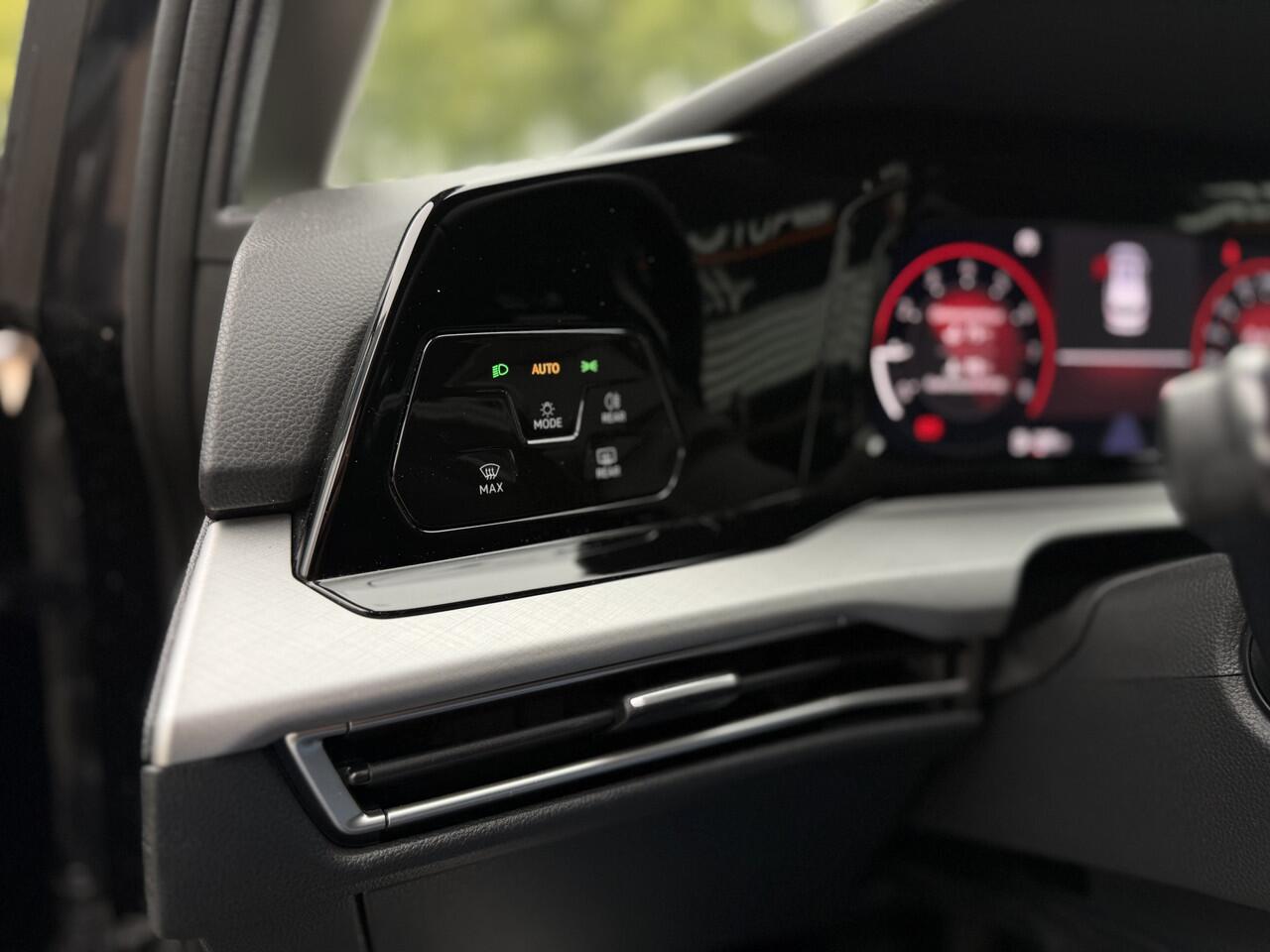 Volkswagen GOLF Variant 1.0 TSI Life | Trekhaak | Clima | ACC | LM Velgen | Navigatie | PDC V+A | Apple Carplay/Android Auto | RIJKLAARPRIJS INCL 12 MAANDEN GARANTIE EN BEURT