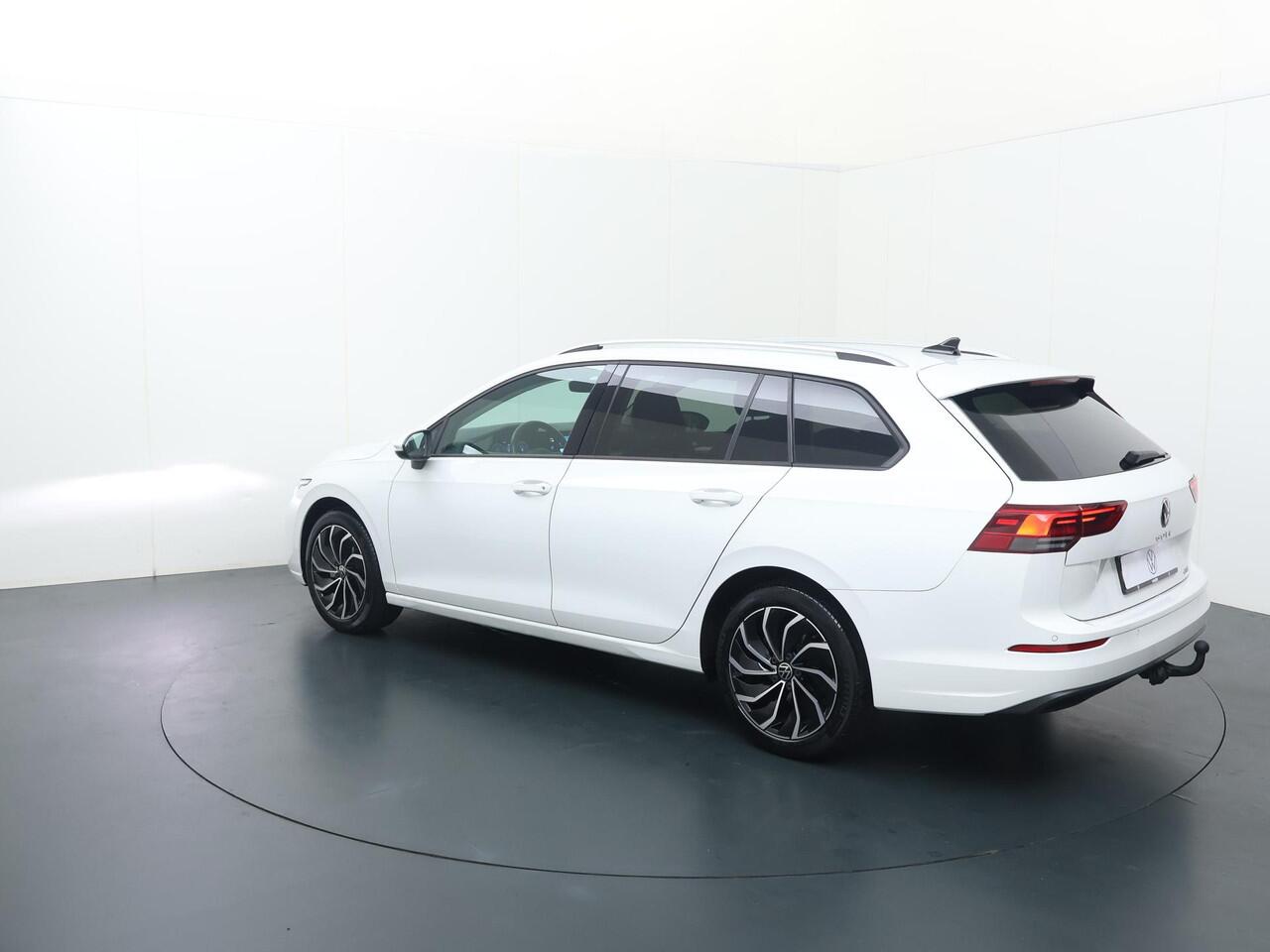 Volkswagen GOLF Variant 1.0 eTSI Life | 110 PK | Automaat | Adaptive cruise control | Apple Carplay/Android Auto |