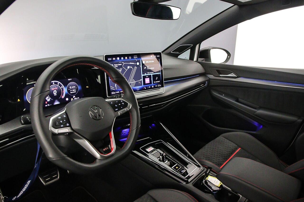 Volkswagen GOLF GTI Clubsport 2.0 TSI 300pk DSG Automaat Panoramadak, Black Style, LED matrix koplampen, Harman Kardon audio, Adaptive cruise control, Achteruitrijcamera