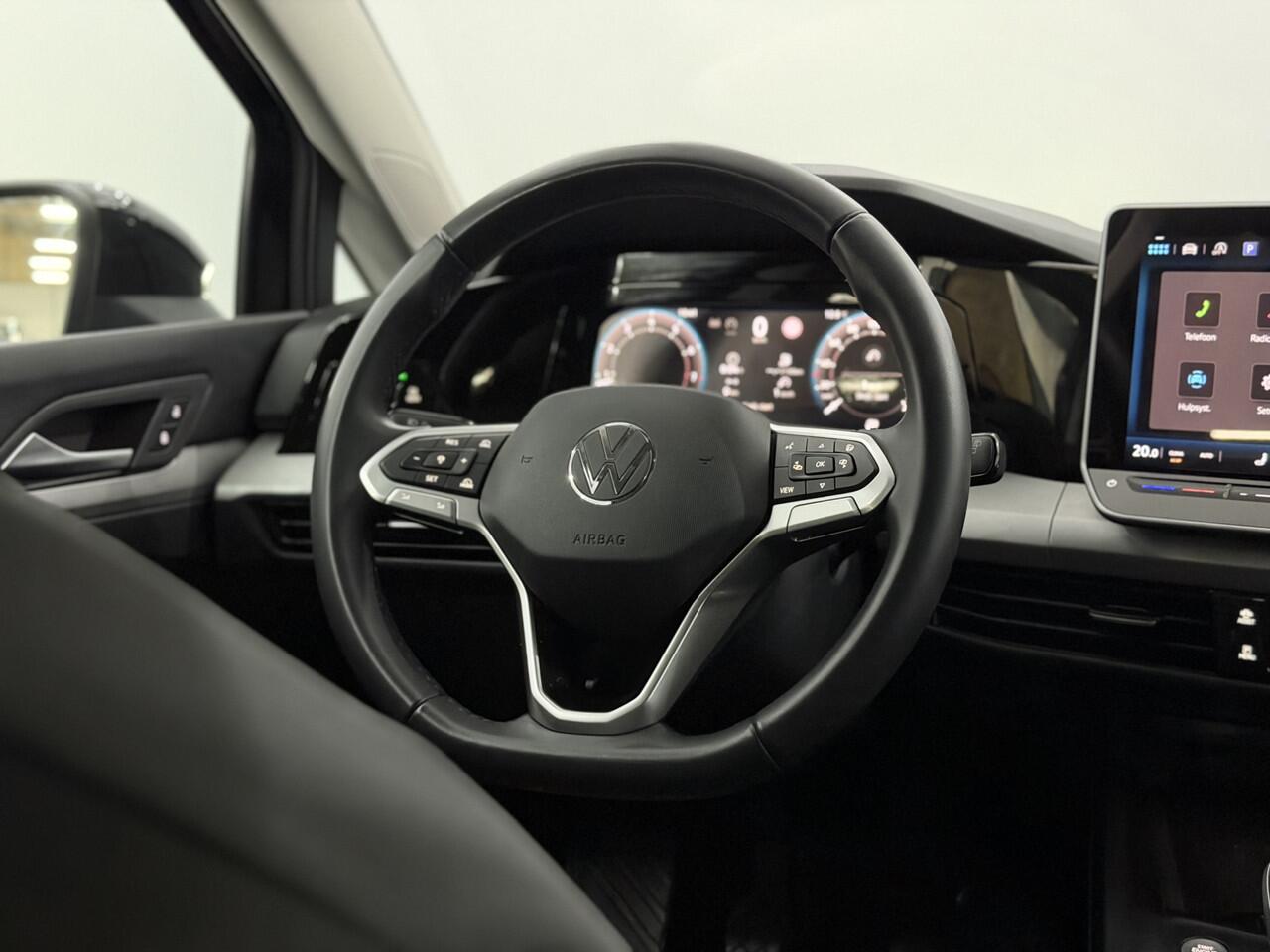 Volkswagen GOLF 8.5 1.5 TSI Life Edition Parkeersensoren, Navi, Winterpakket, Virtual desk, Sfeerverlichting, Keyless start, Cruise control