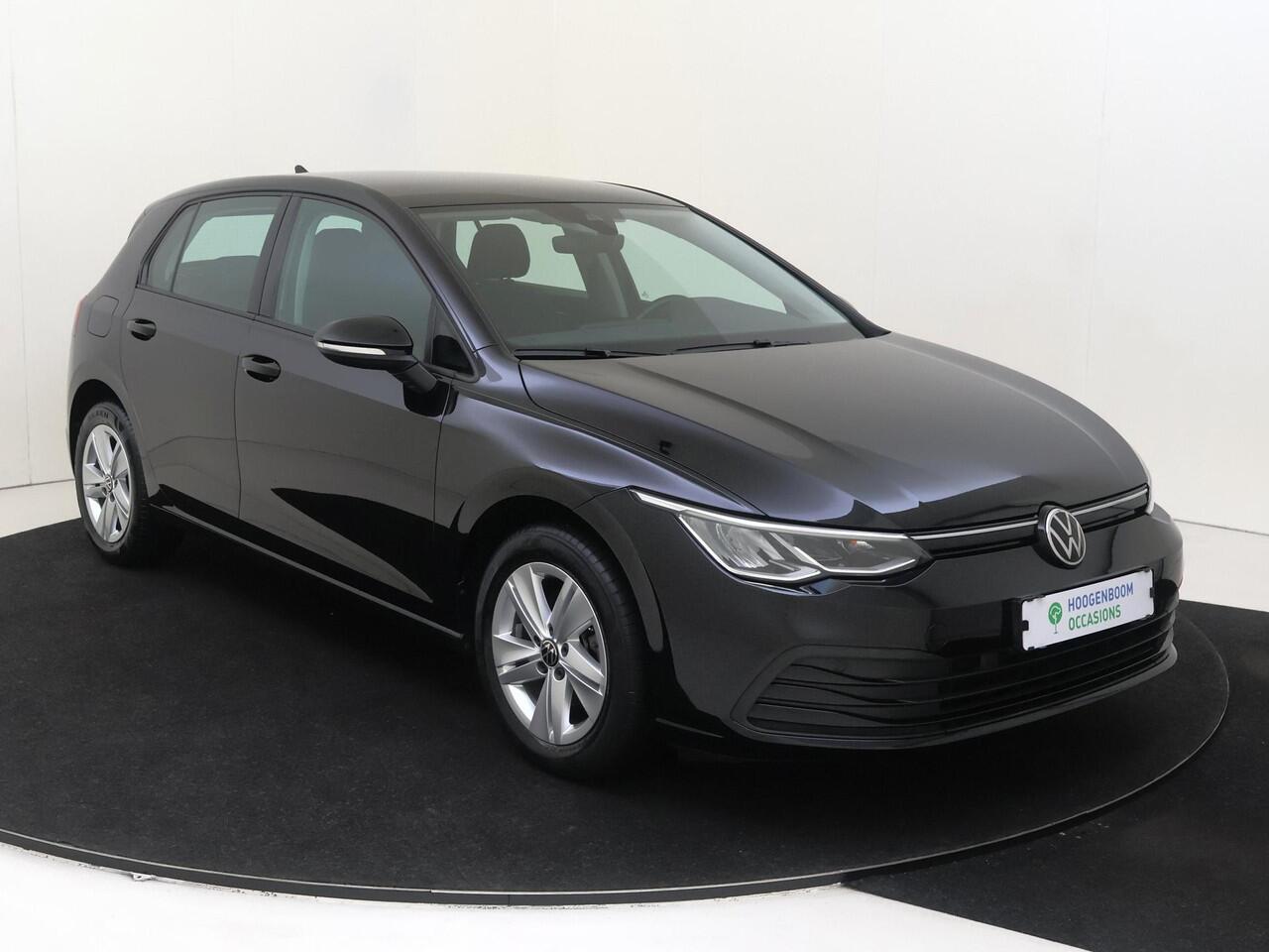 Volkswagen GOLF 1.0 TSI Life | Navigatie | Adaptieve cruise control | Parkeersensoren | Draadloze telefoonlader | CarPlay | Sfeerverlichting |