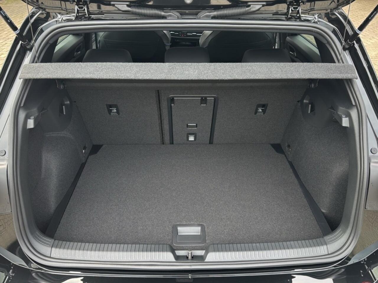 Volkswagen GOLF 1.5 eTSI R-LINE PANO-DAK/CAMERA/NAVI/CARPLAY/ACC/STOEL-STUURVERW