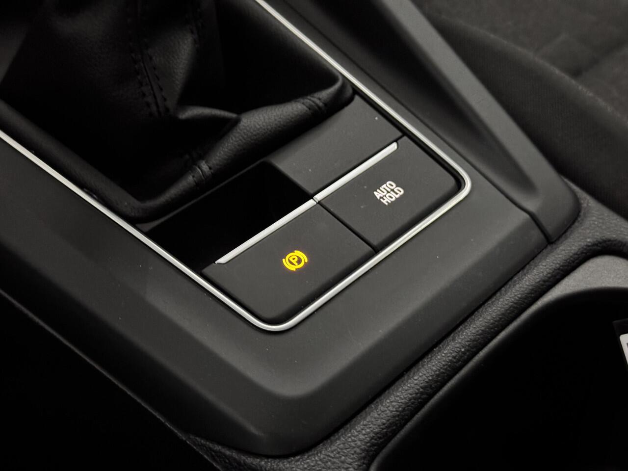 Volkswagen GOLF 1.5 TSI Life Edition Clima, Apple carplay, Camera, Stoelverwarming, Sfeerverlichting, Led, Keyless start, 2 jaar garantie