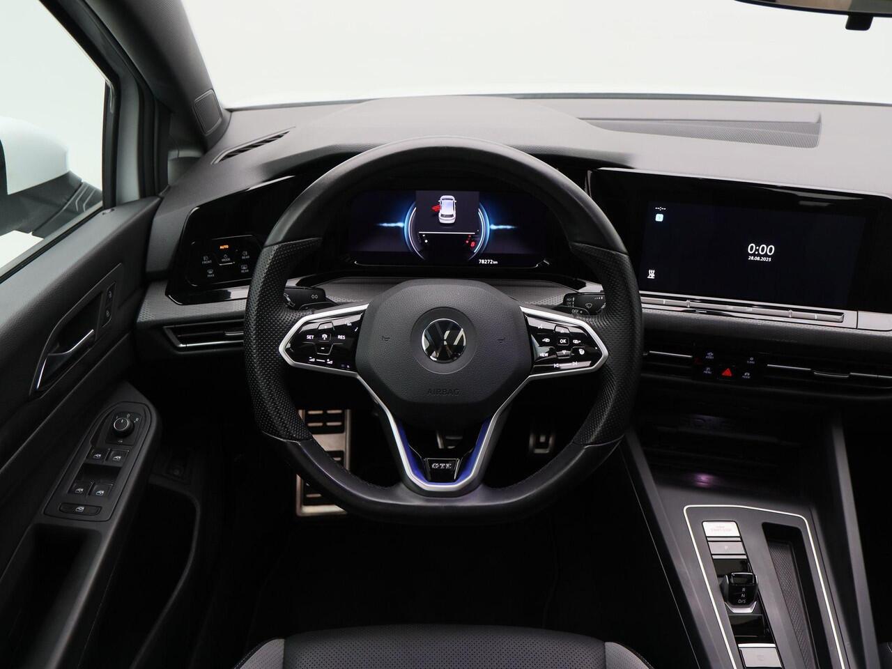 Volkswagen GOLF 1.4 eHybrid GTE 245PK | Full LED | Panorama Dak | Carplay | Climate Control | Parkeersensoren | Stoel Verwarming & Ventilatie | 18 Inch | 78.268 Km